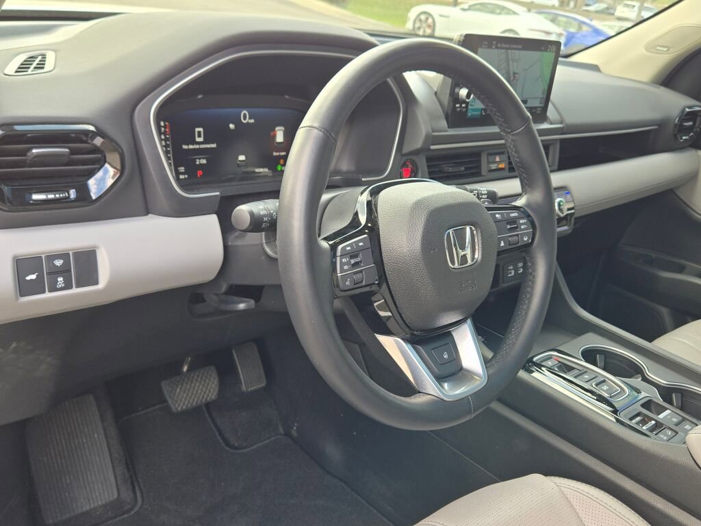 Used 2025 Honda Pilot Elite image 29