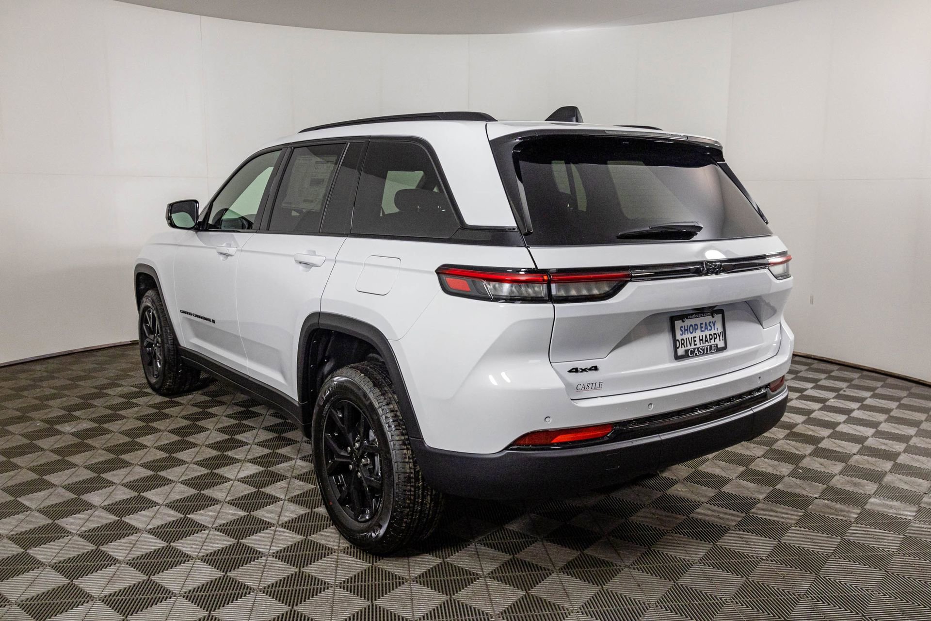 New 2025 Jeep Grand Cherokee Altitude image 12