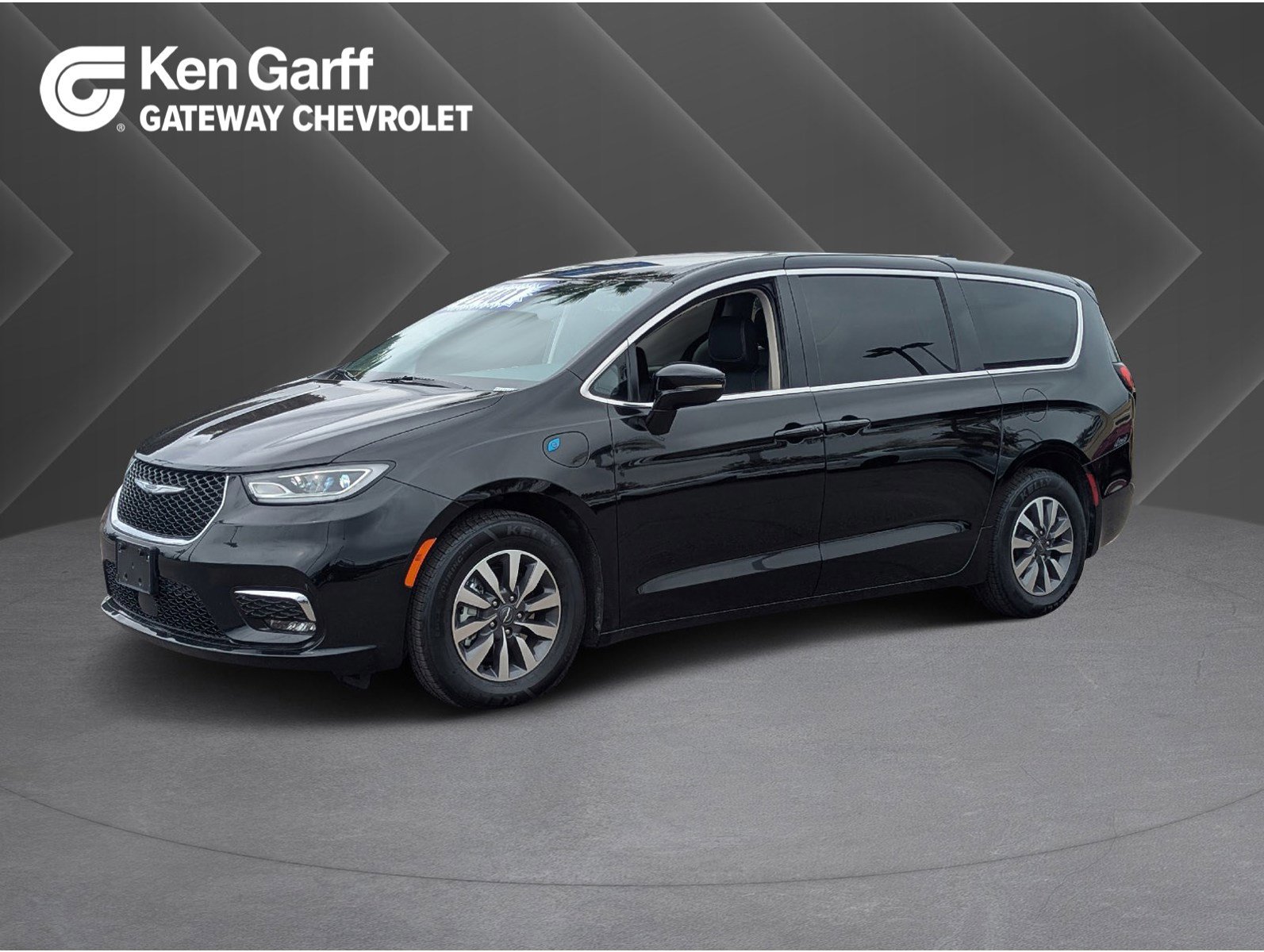 Used 2024 Chrysler Pacifica Select image 1