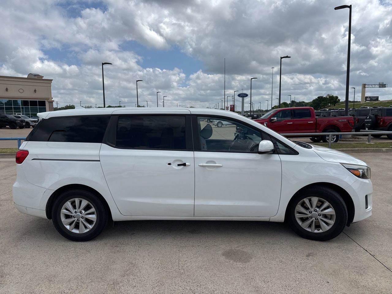 Used 2018 Kia Sedona LX image 13