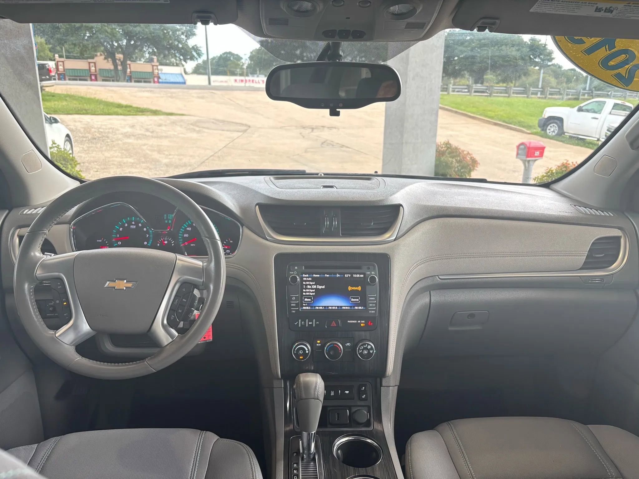 Used 2015 Chevrolet Traverse LT w/ Style and Technology Package image 9