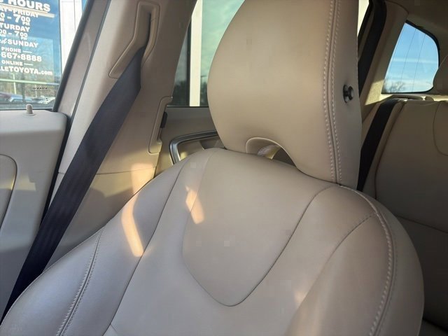 Used 2015 Volvo XC60 T6 Platinum w/ Protection Package image 6