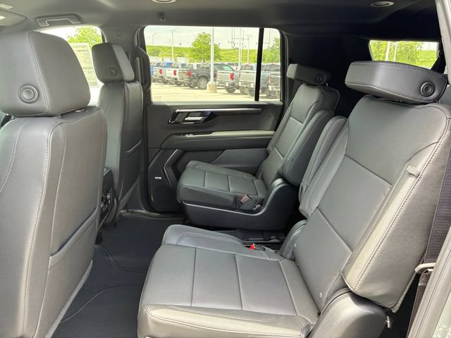 New 2026 Chevrolet Suburban LT w/ Comfort Package AWD/4WD image 17
