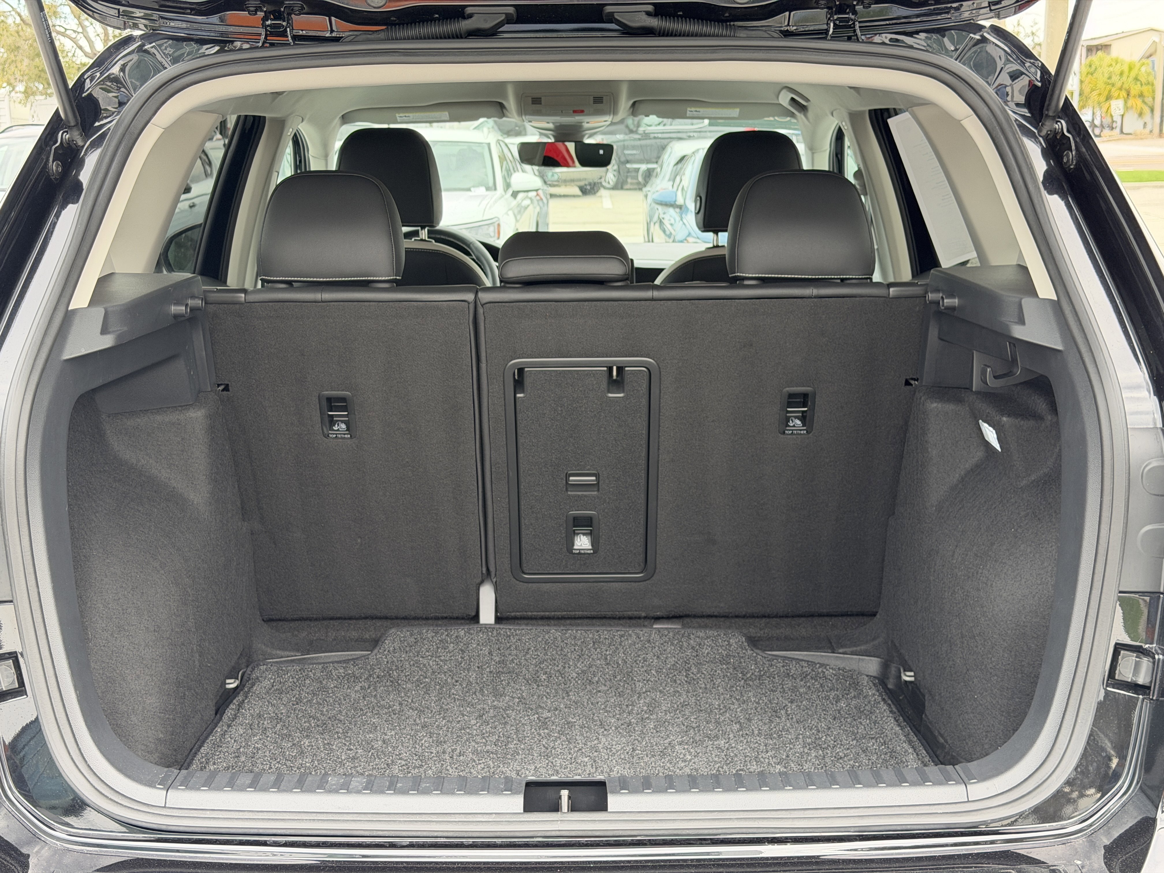 Used 2025 Volkswagen Taos SE image 10