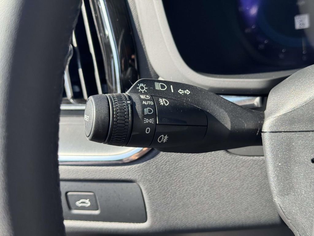Used 2023 Volvo XC60 B5 Core w/ Climate Package image 21