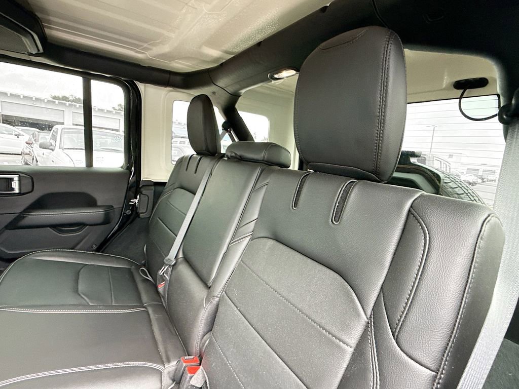 Used 2023 Jeep Wrangler Unlimited Sahara image 24