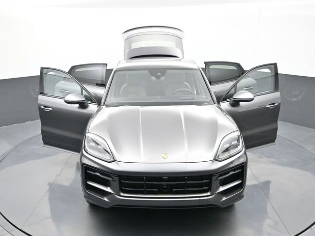 Certified 2025 Porsche Cayenne E-Hybrid Coupe image 32