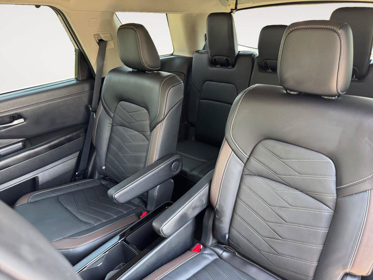 Used 2024 Nissan Pathfinder Platinum AWD/4WD image 13