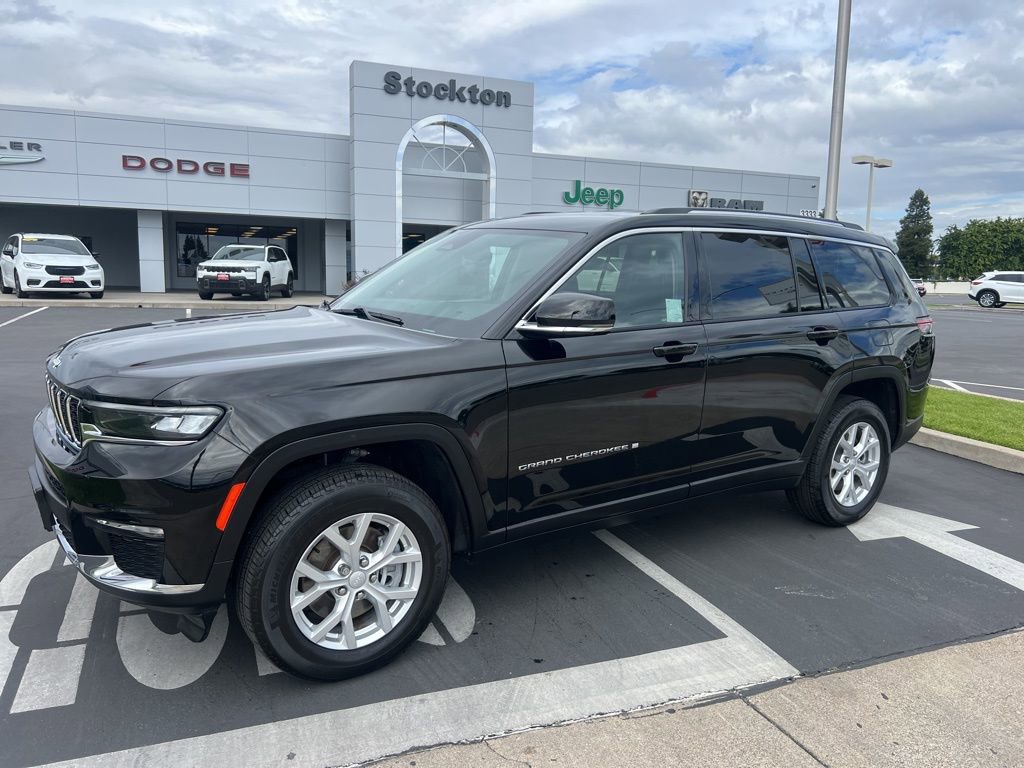 Used 2023 Jeep Grand Cherokee L Limited w/ Trailer Tow Group (B) AWD/4WD image 6