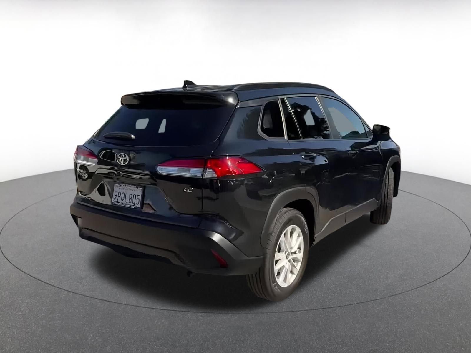 Used 2025 Toyota Corolla Cross LE image 12