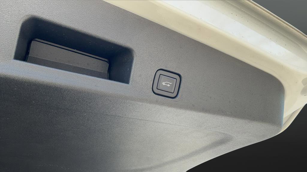 Used 2025 Chevrolet Traverse LT image 33