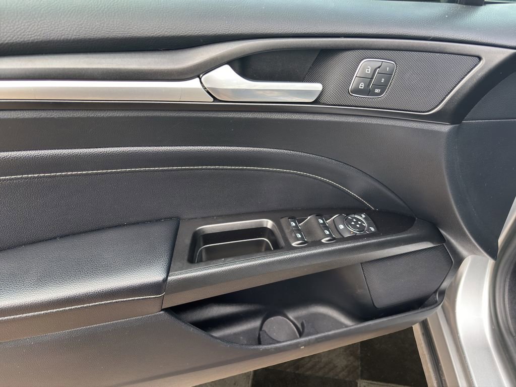 Used 2020 Ford Fusion Titanium AWD/4WD image 47