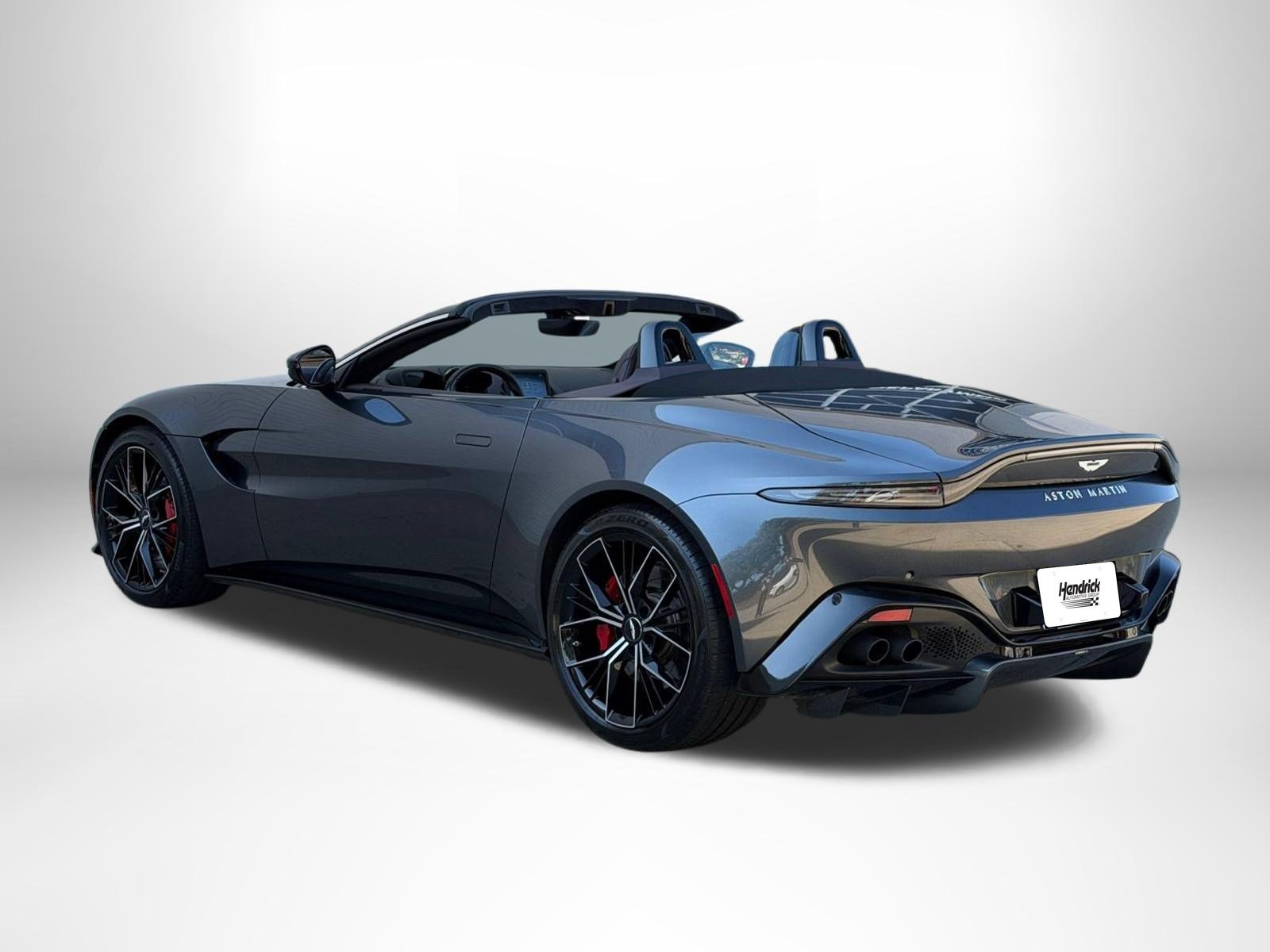 Used 2023 Aston Martin V8 Vantage Roadster RWD image 2
