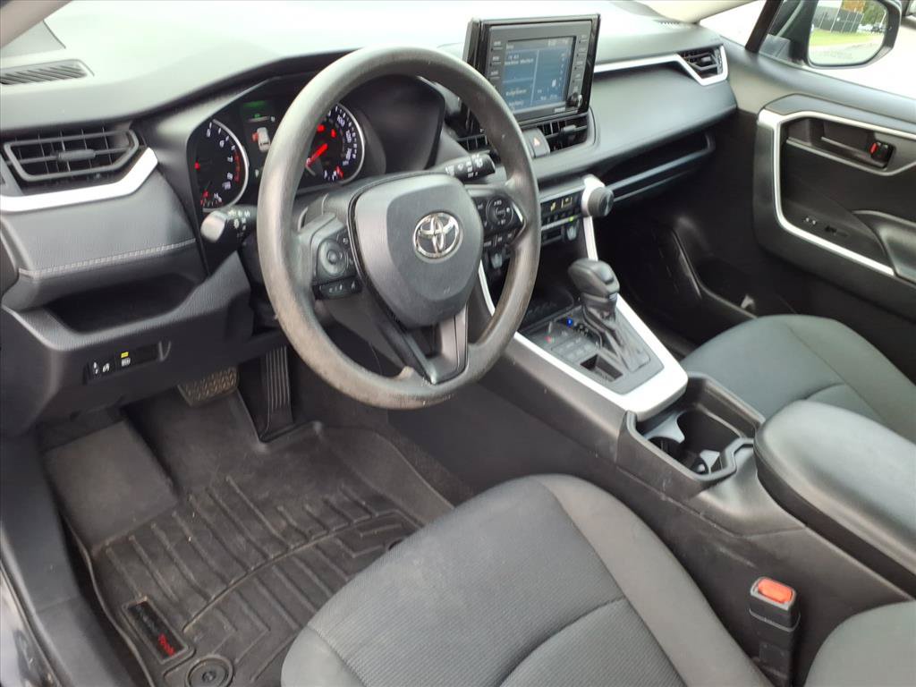 Used 2021 Toyota RAV4 LE AWD/4WD image 6