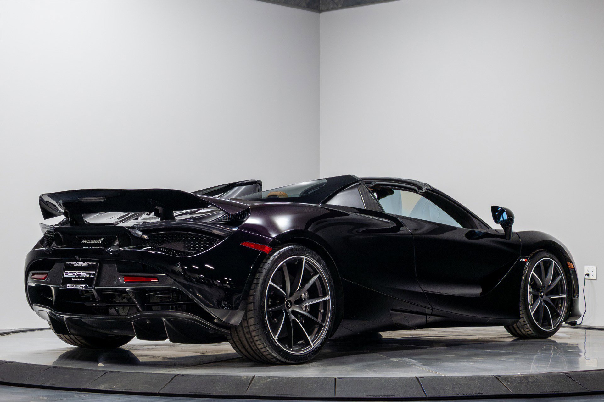 Used 2019 McLaren 720S Luxury RWD image 15