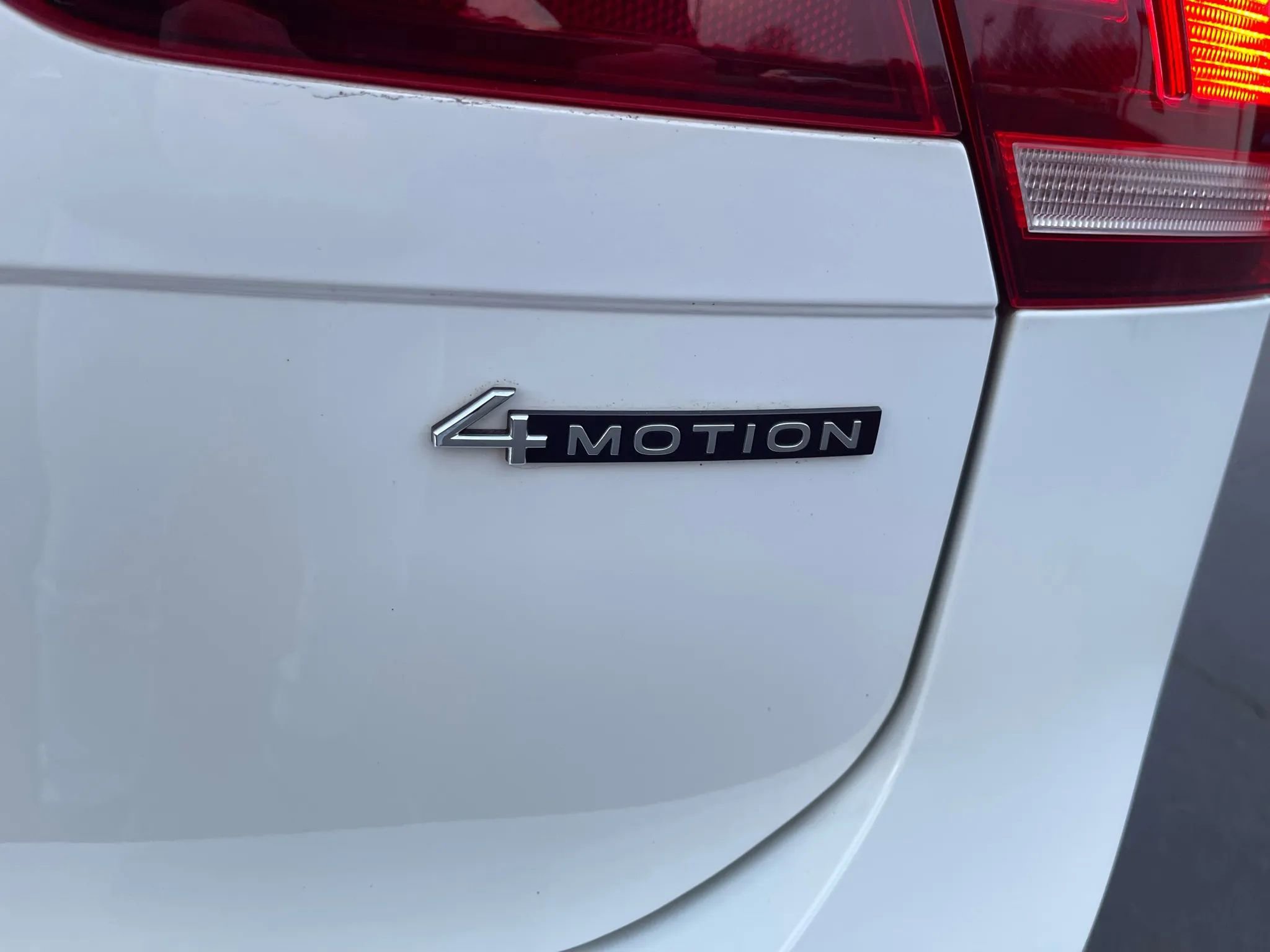 Used 2024 Volkswagen Tiguan SE image 11