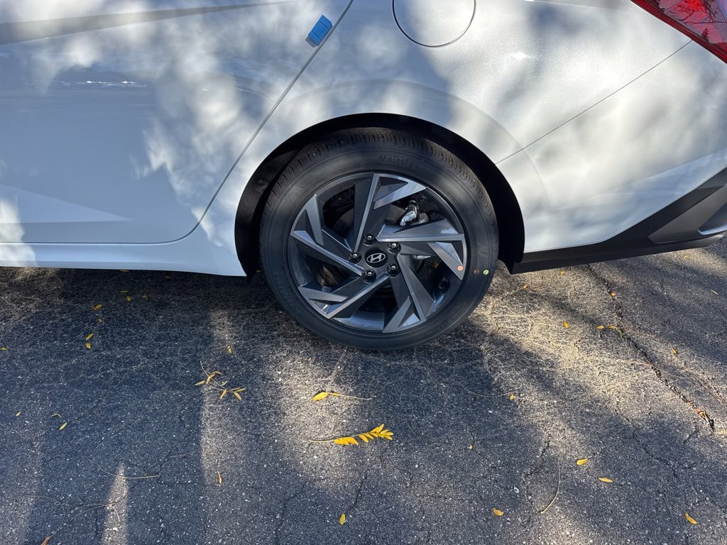 New 2025 Hyundai Elantra Sport image 11