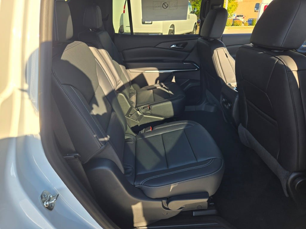 New 2027 Chevrolet Traverse LT w/ Driver Confidence Package AWD/4WD image 9