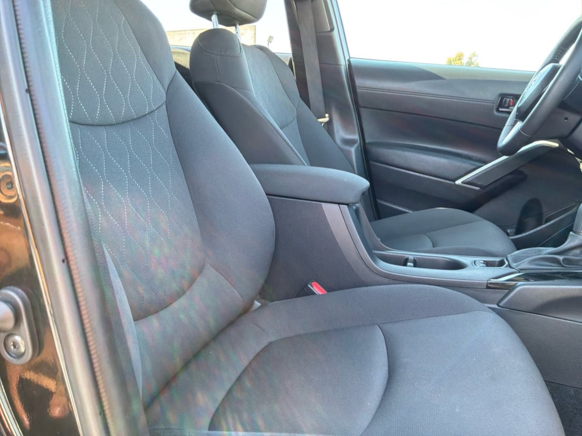 Used 2025 Toyota Corolla Cross LE FWD image 18