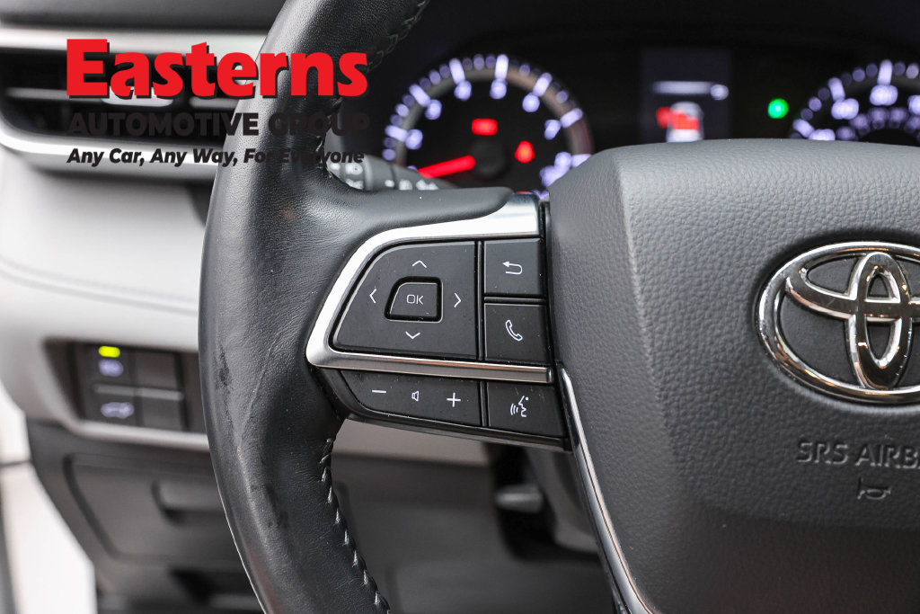 Used 2020 Toyota Highlander LE FWD image 15