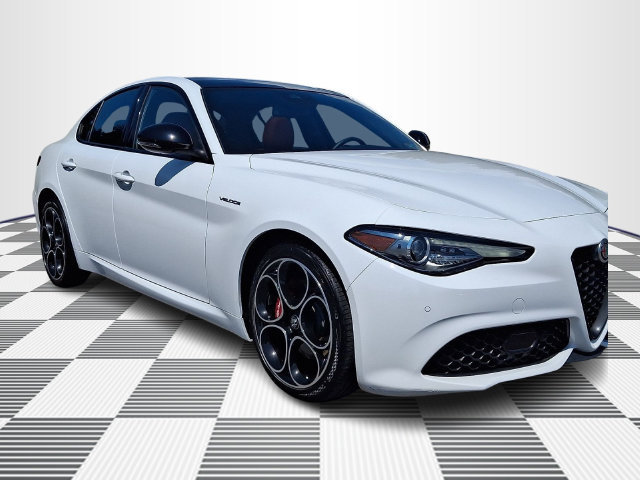 Used 2022 Alfa Romeo Giulia Veloce AWD/4WD image 9