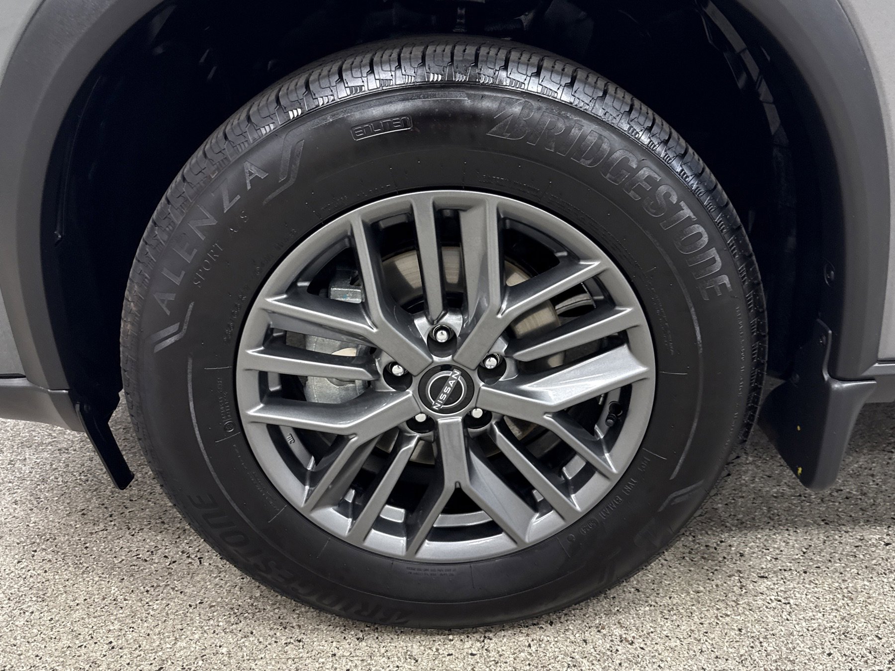 Used 2025 Nissan Rogue S image 2