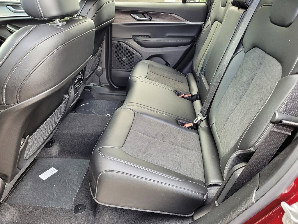 New 2026 Jeep Grand Cherokee Altitude AWD/4WD image 5