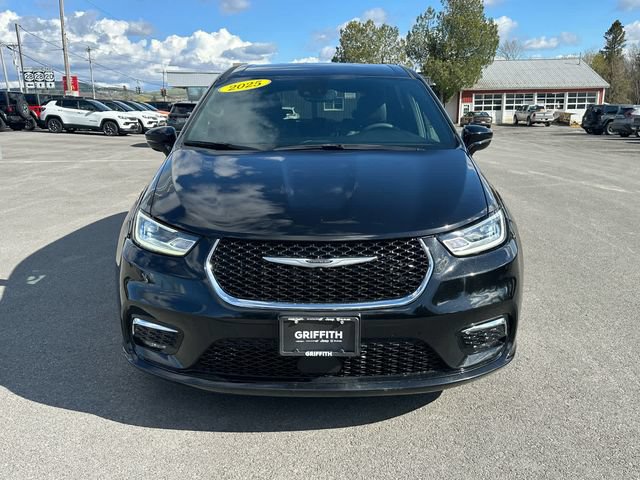 Used 2025 Chrysler Pacifica Select FWD image 8