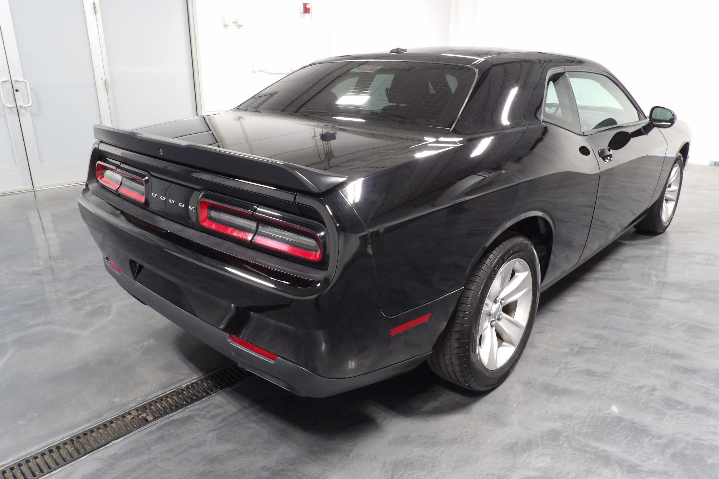 Used 2023 Dodge Challenger SXT image 7
