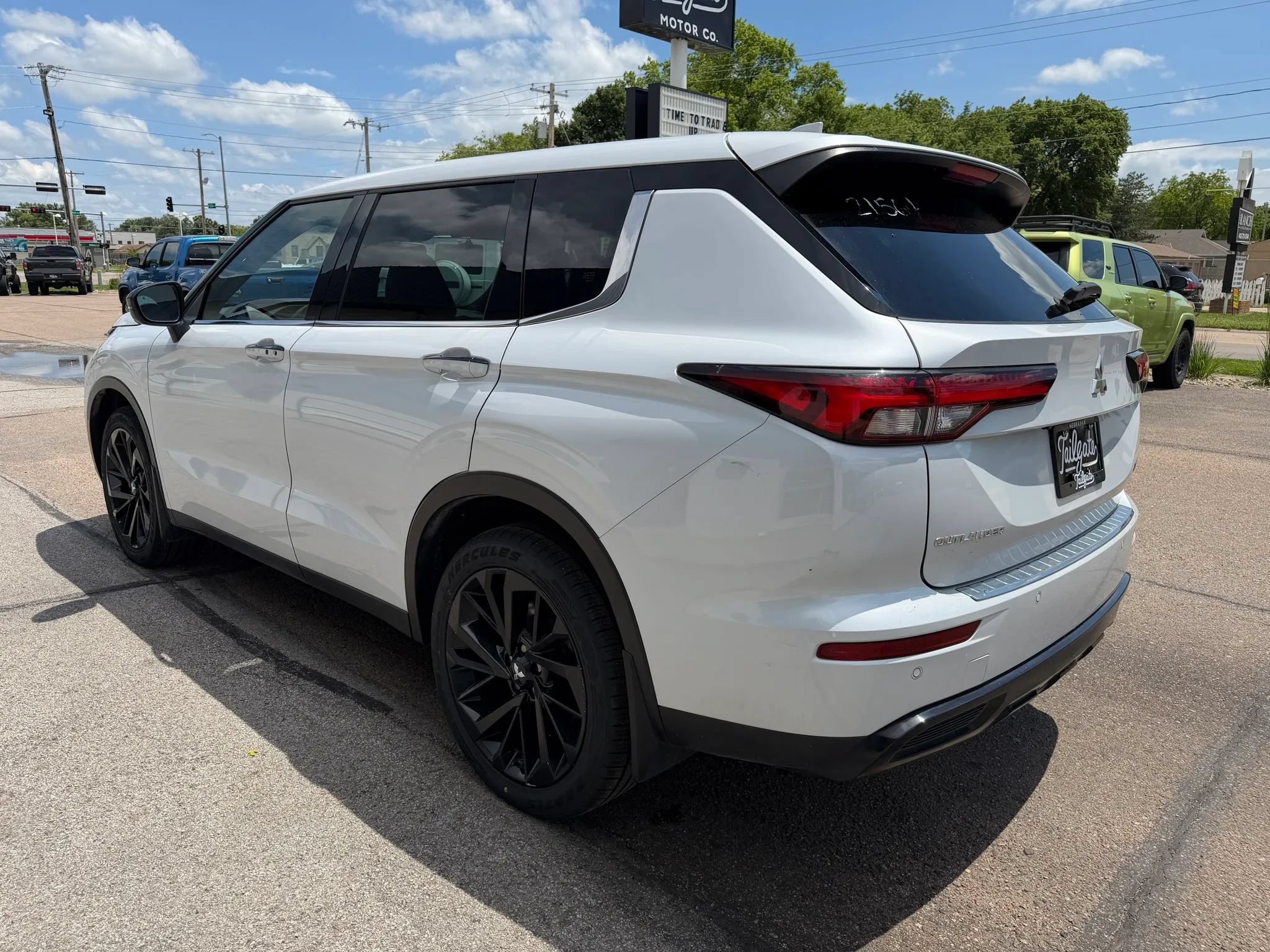 Used 2023 Mitsubishi Outlander SE AWD/4WD image 4