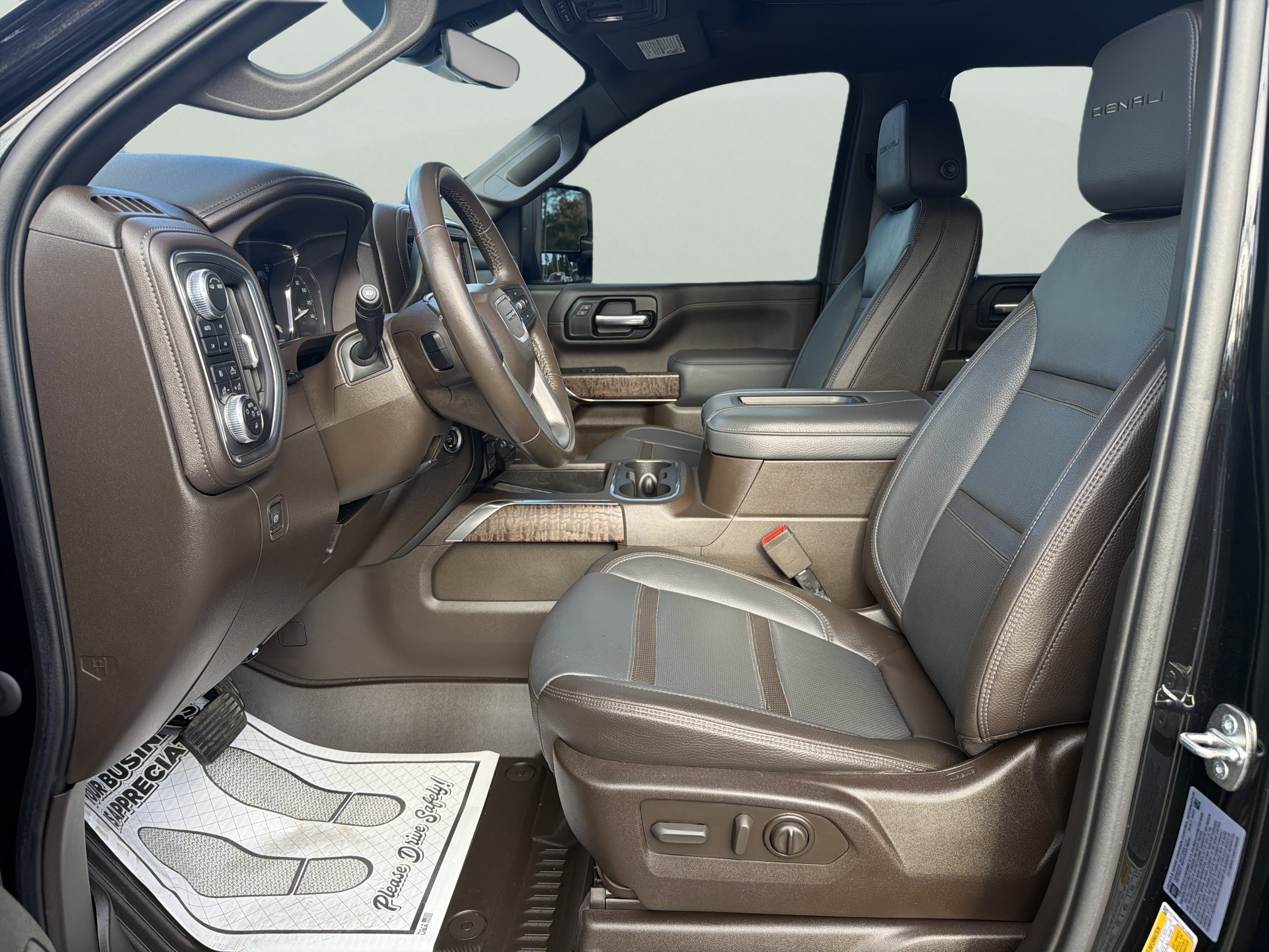 Used 2022 GMC Sierra 3500 Denali w/ Denali Black Diamond Edition AWD/4WD image 20