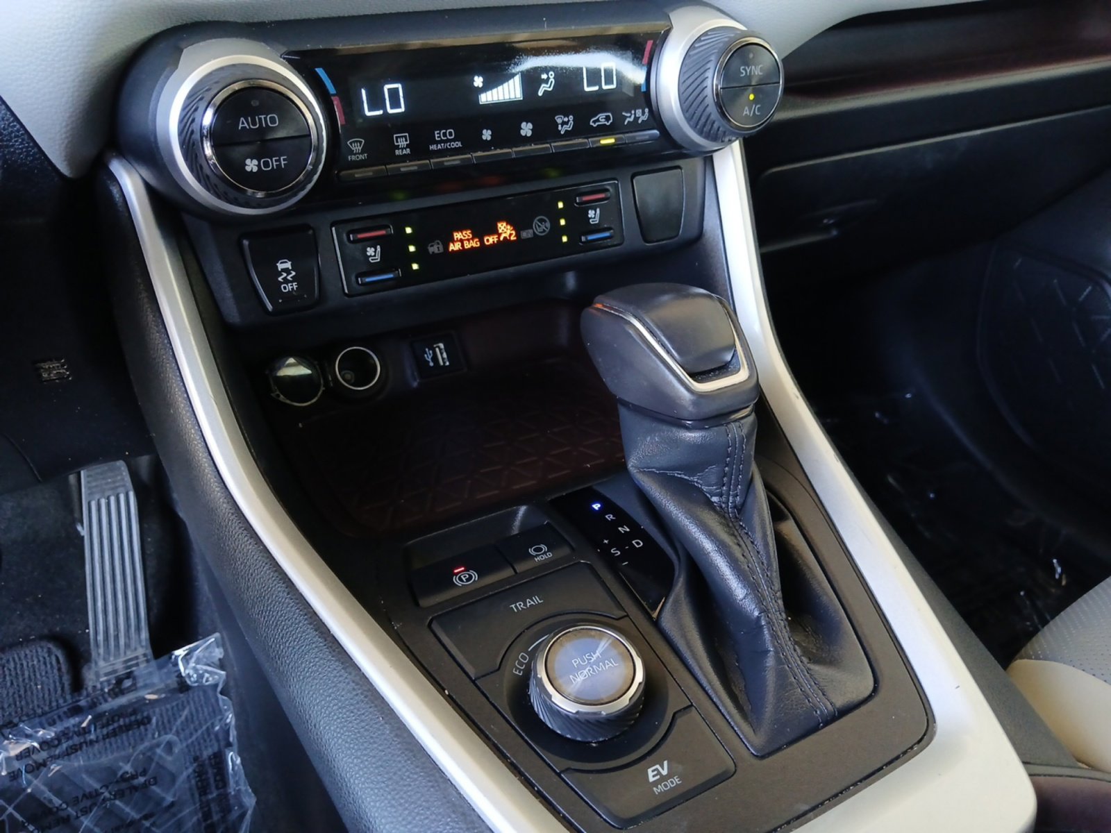 Used 2023 Toyota RAV4 Limited image 28
