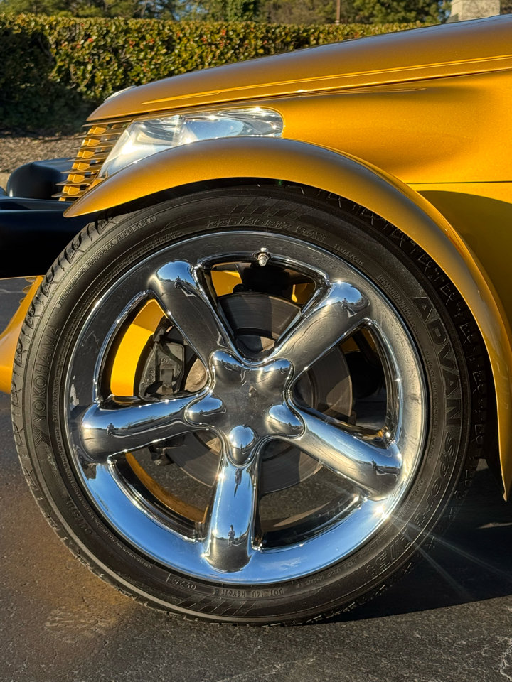 Used 2002 Chrysler Prowler image 9