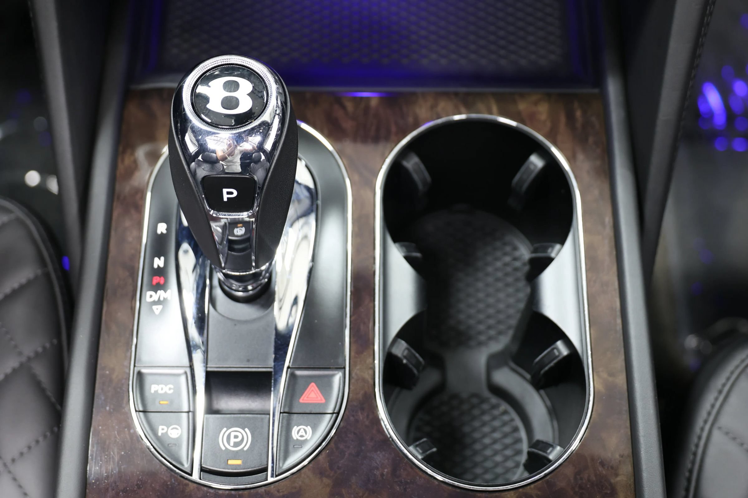 Used 2020 Bentley Bentayga Plug-In Hybrid AWD/4WD image 42