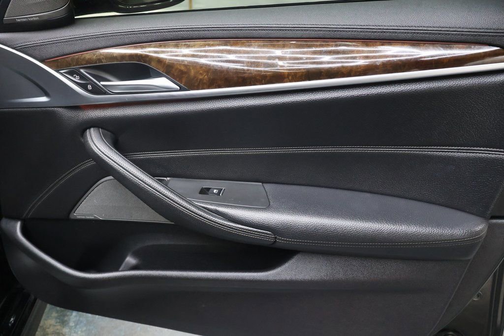 Used 2018 BMW 540i w/ M Sport Package image 11