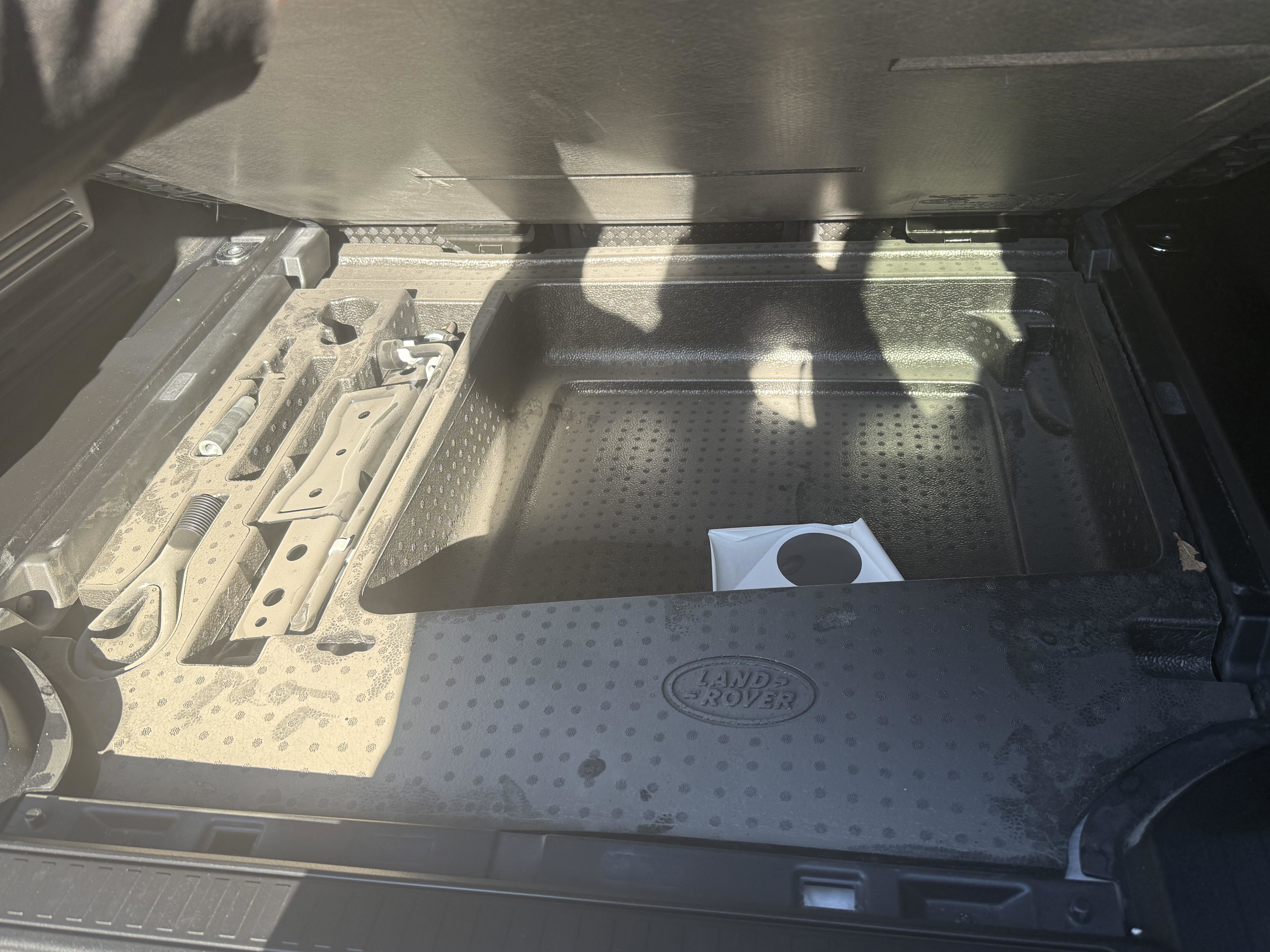 Certified 2022 Land Rover Defender 110 SE image 36