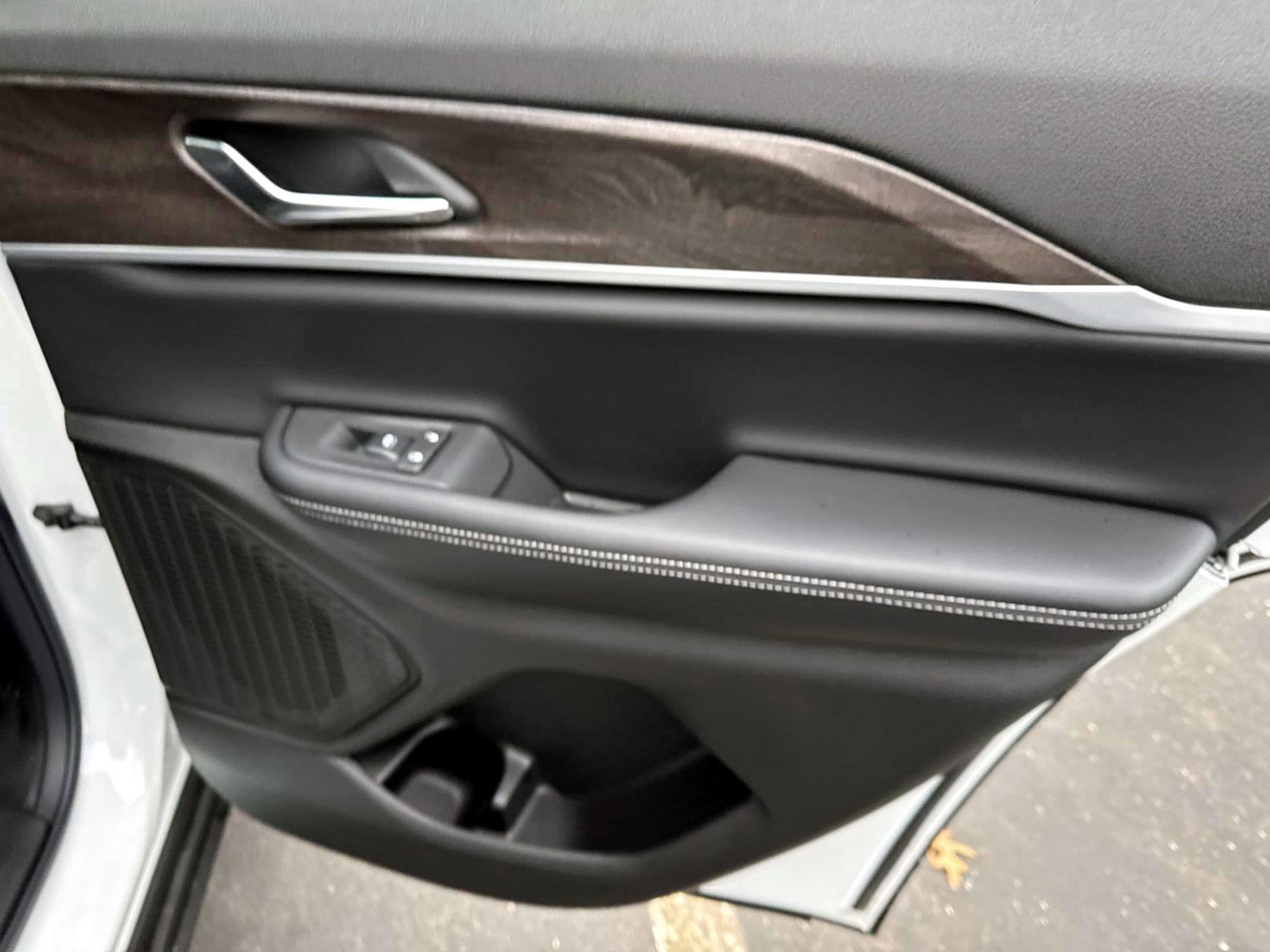 New 2026 Jeep Grand Cherokee Altitude image 9