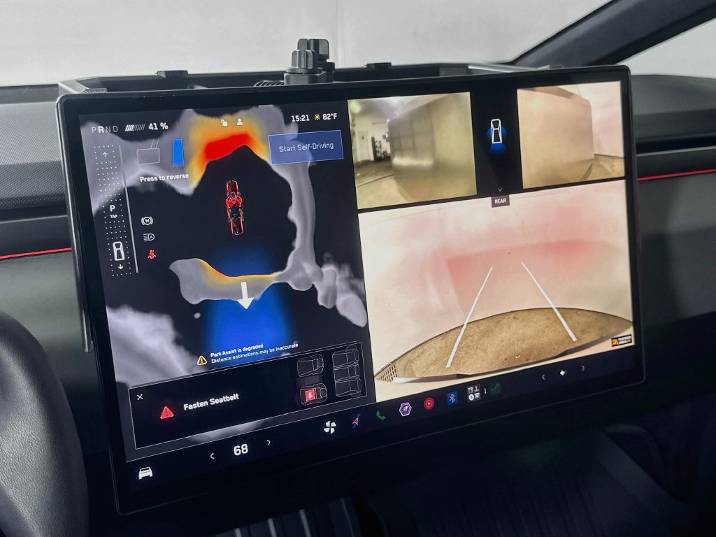 Used 2025 Tesla Cybertruck AWD Crew Cab image 11