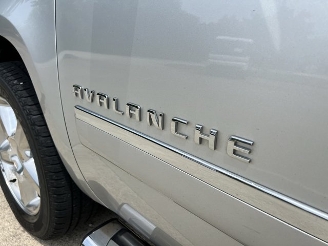 Used 2013 Chevrolet Avalanche LTZ AWD/4WD image 32