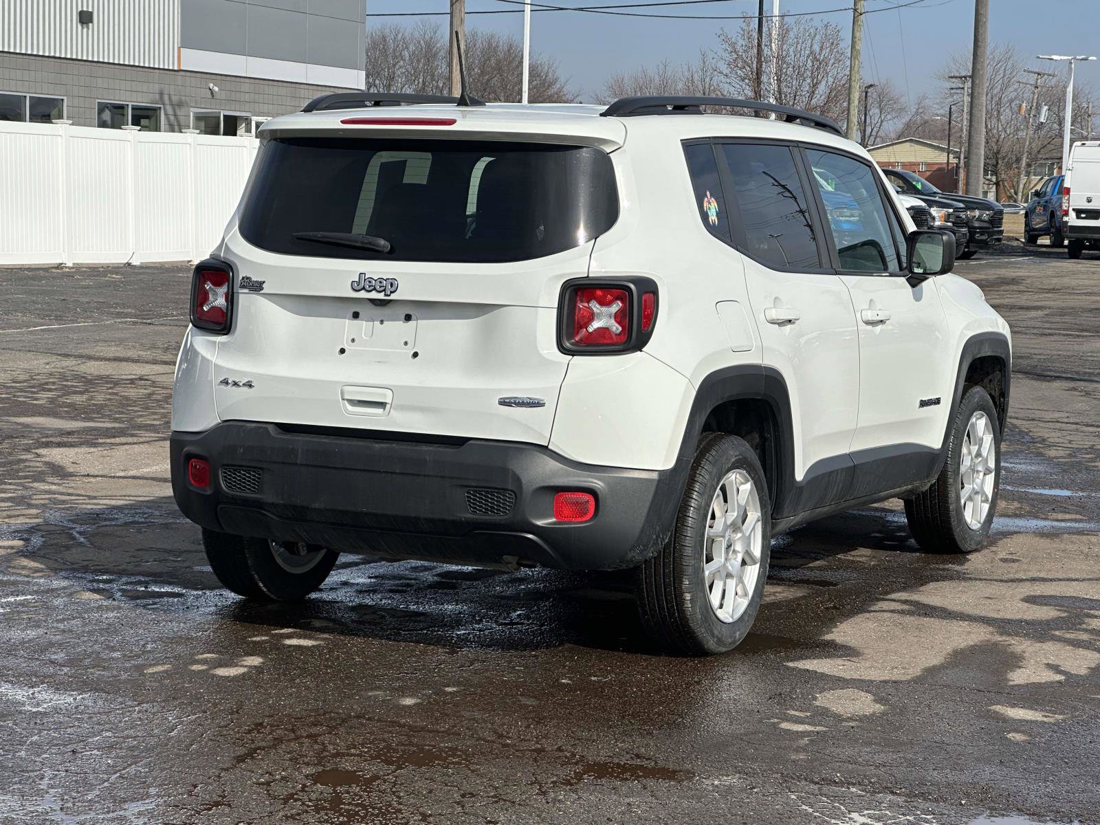 Used 2022 Jeep Renegade Latitude w/ Convenience Group image 4