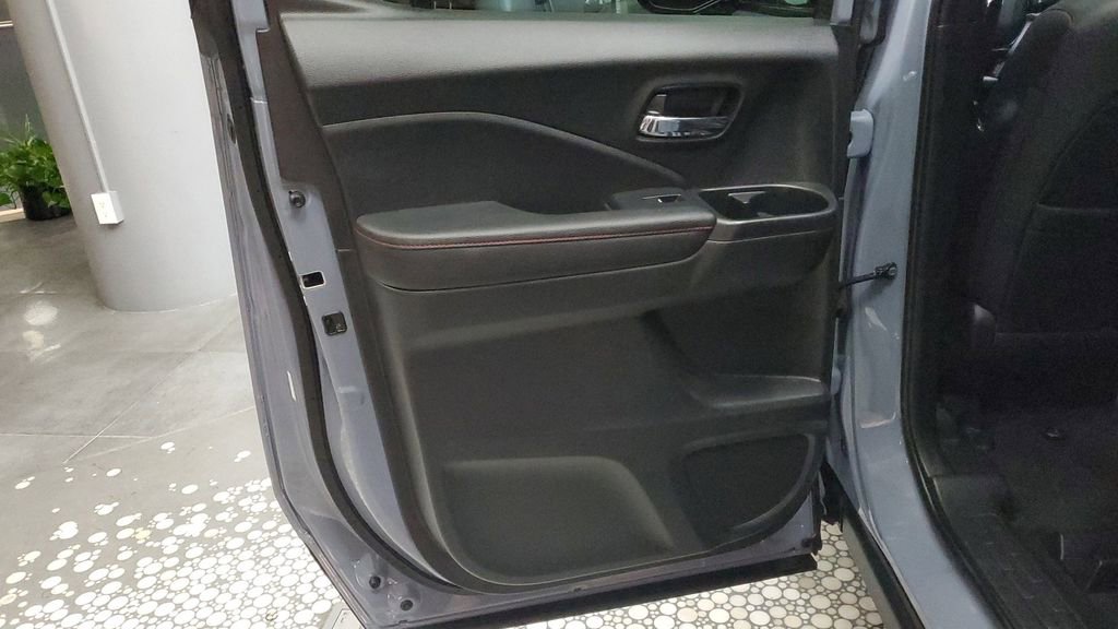 Used 2025 Honda Ridgeline Black Edition image 17