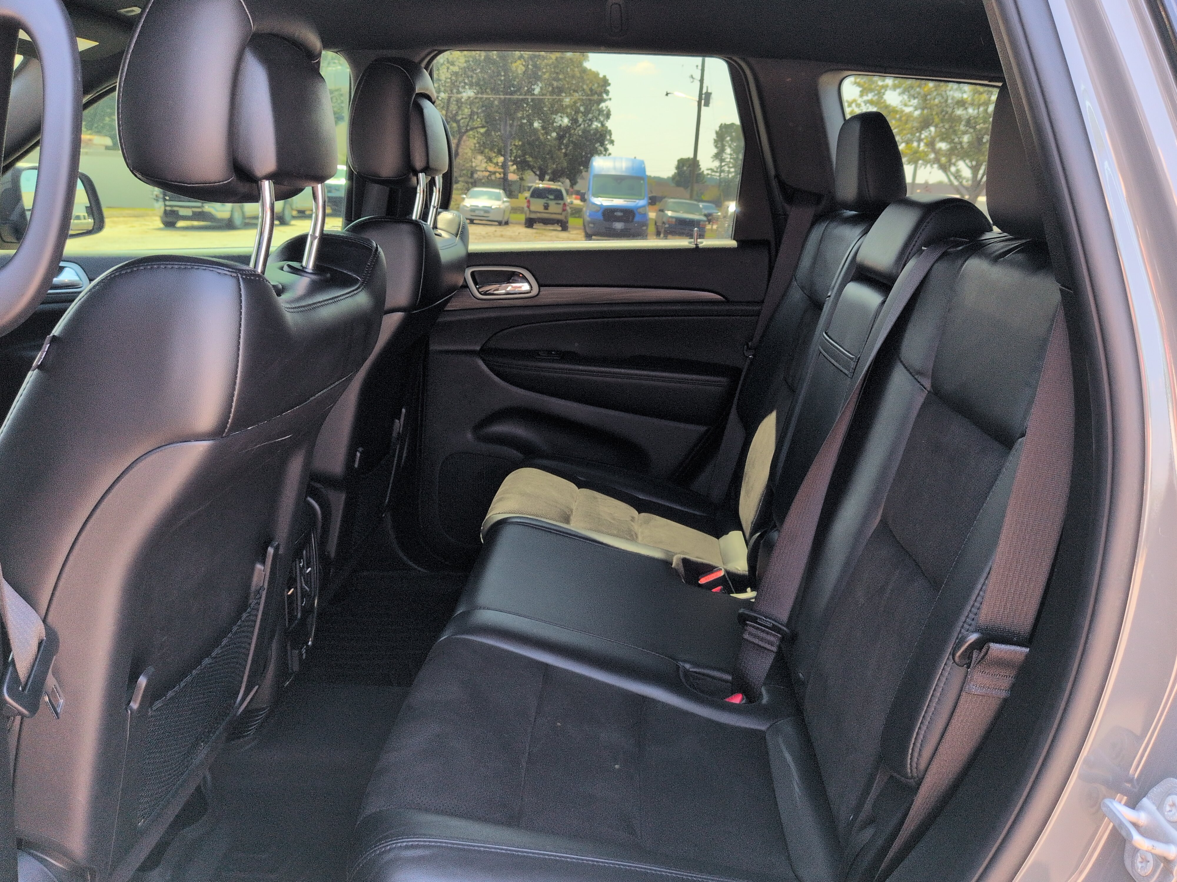 Used 2021 Jeep Grand Cherokee Laredo X RWD image 12