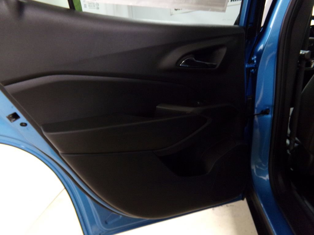 New 2025 Chevrolet Trax ACTIV w/ Sunroof Package image 11
