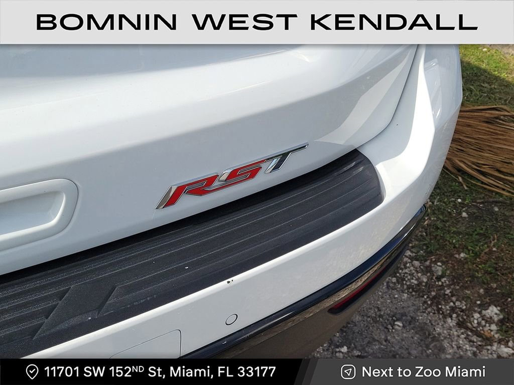 Used 2023 Chevrolet Suburban RST w/ Luxury Package image 7