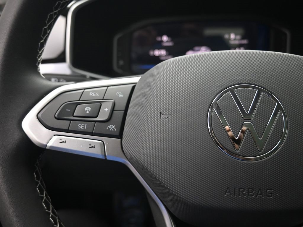 Used 2025 Volkswagen Taos SEL image 12