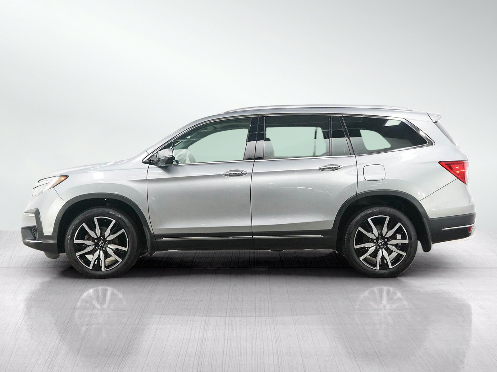 Used 2019 Honda Pilot Touring image 2