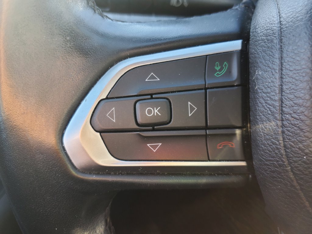 Used 2022 Jeep Compass Latitude w/ Sun and Sound Group AWD/4WD image 20