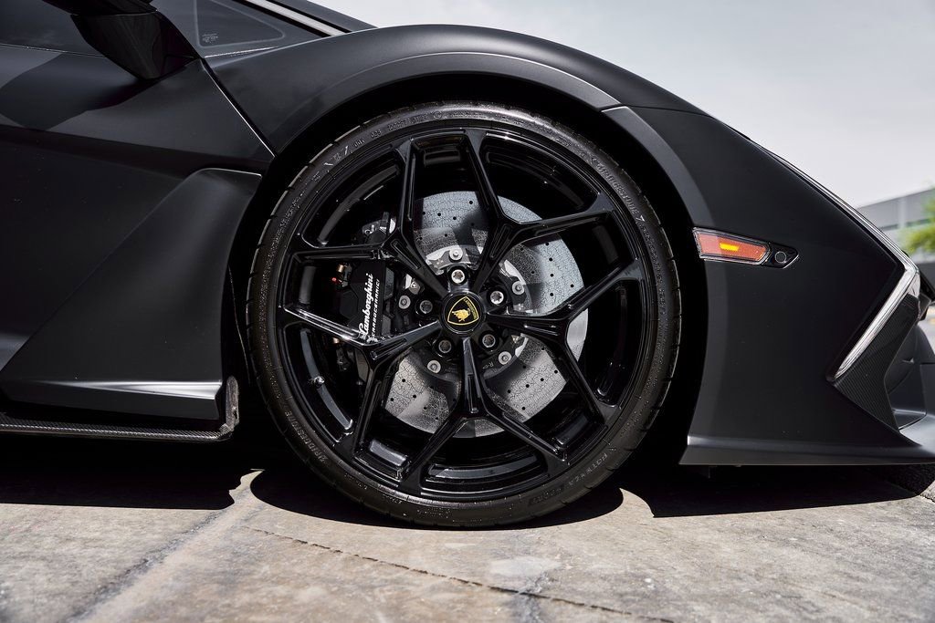 Used 2025 Lamborghini Revuelto image 31