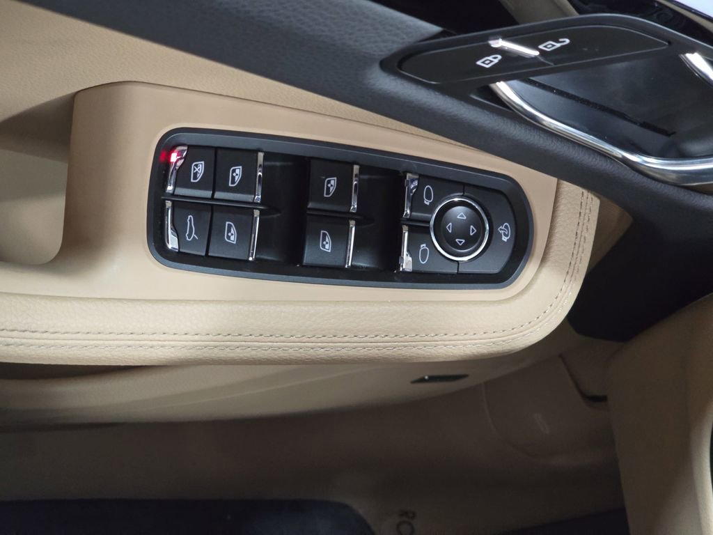 Certified 2025 Porsche Macan image 21