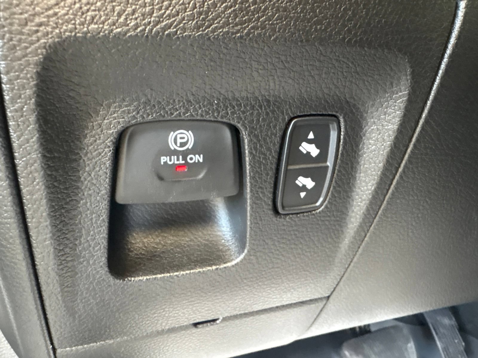 Used 2024 RAM 1500 Laramie AWD/4WD image 16